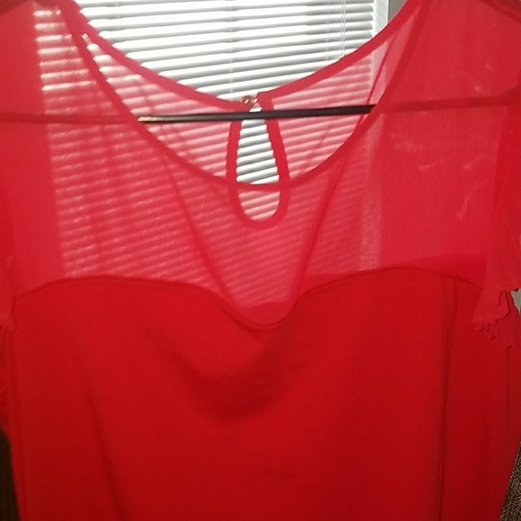 Express Top Red - Picture 2 of 7